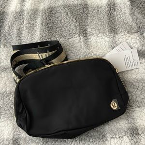 Lululemon Everywhere Belt Bag